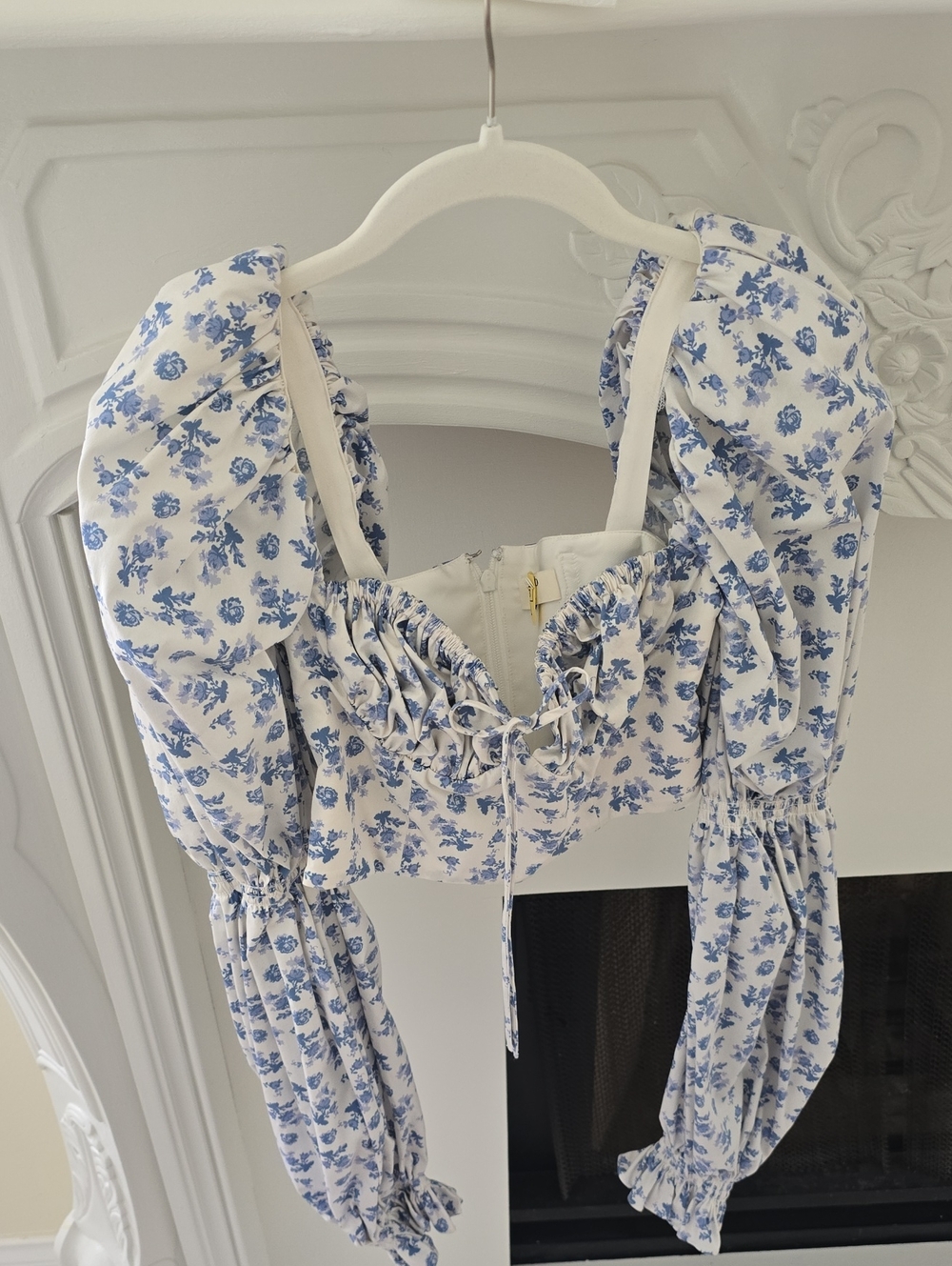 House of CB White and Blue Floral Puff-Sleeve Crop Top